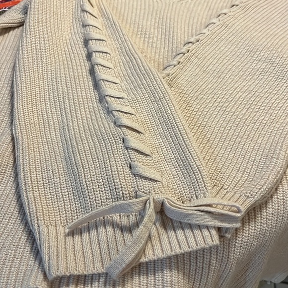 Sweater - Picture 4 of 4